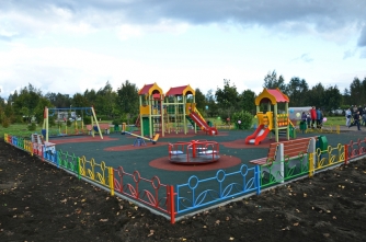 В п.Фосфоритном открылась новая детская площадка.
